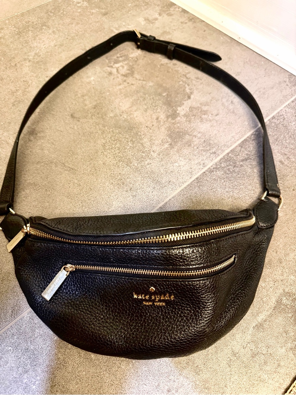 kate spade AUTHENTIC LEILA Black Pebbled Leather Belt Bag\Fanny pack